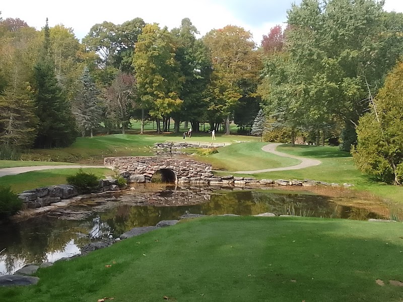 Six Foot Bay Resort and Golf Course