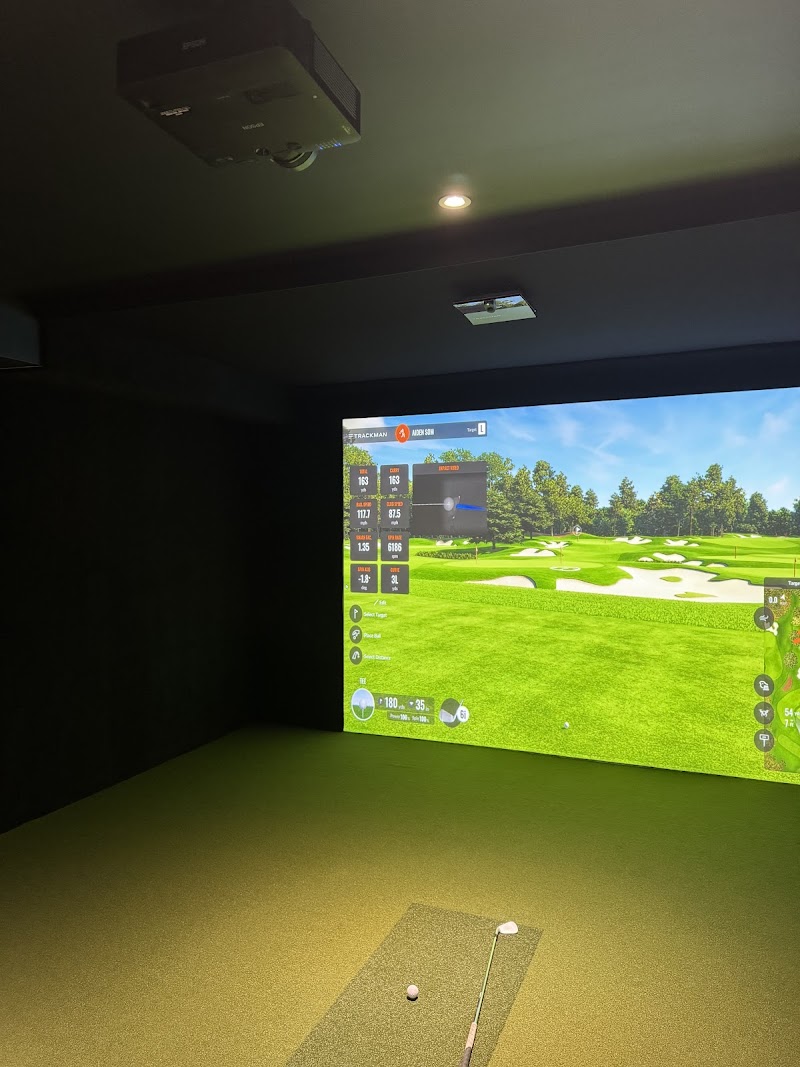 Ace Track Indoor Golf Center - Whitchurch-Stouffville