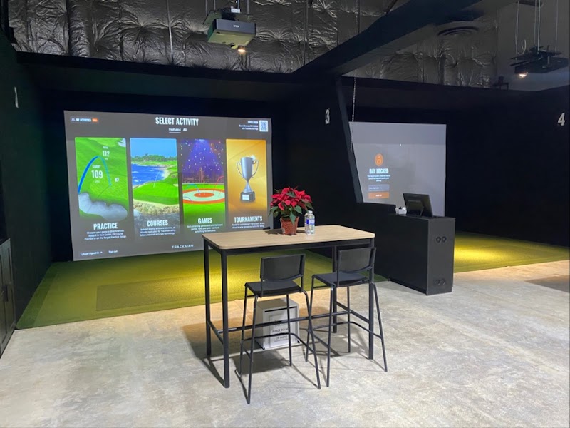 Ace Track Indoor Golf Center - Aurora
